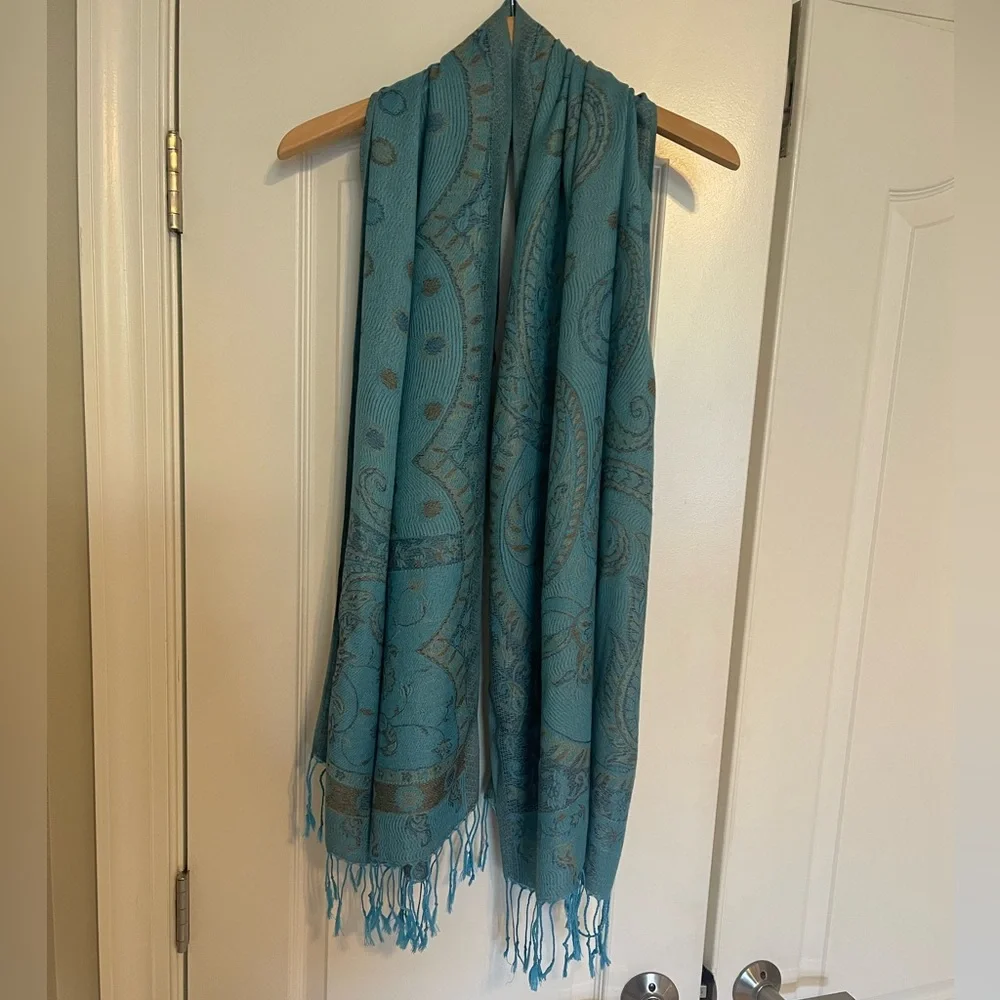 NWOT Paisley Scarf/Wrap with Fringe